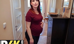 DEBT4k. Bar-room agent gives pregnant MILF delay anent exchange for quick sex